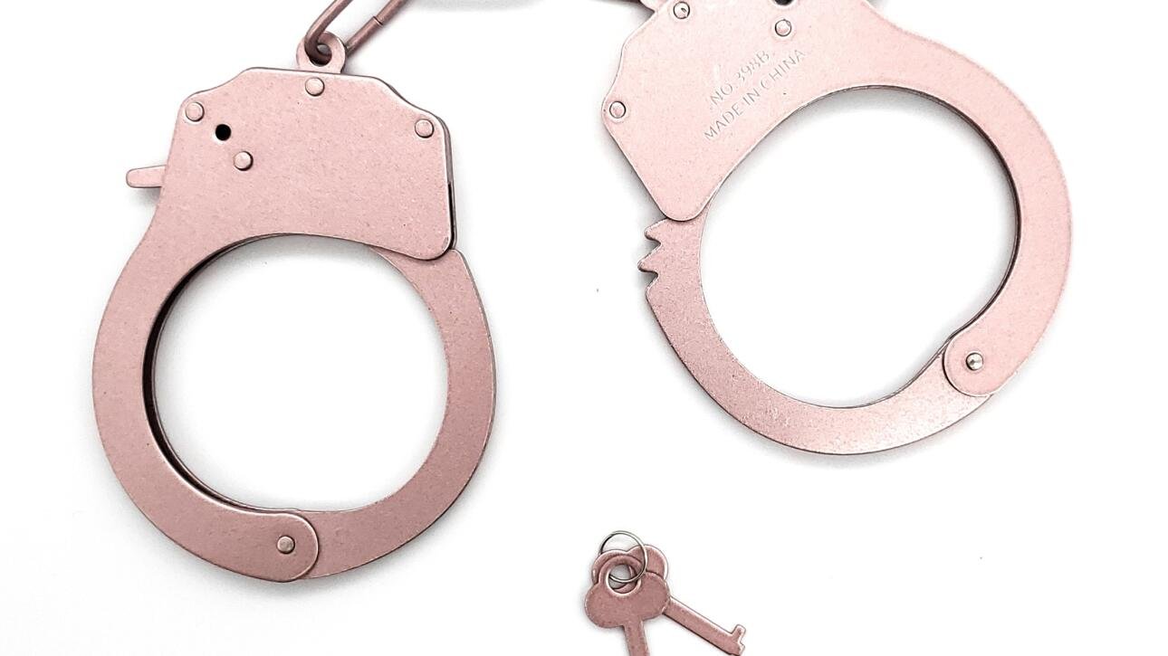 Toy handcuffs