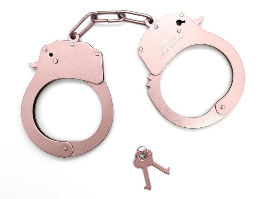 Toy handcuffs